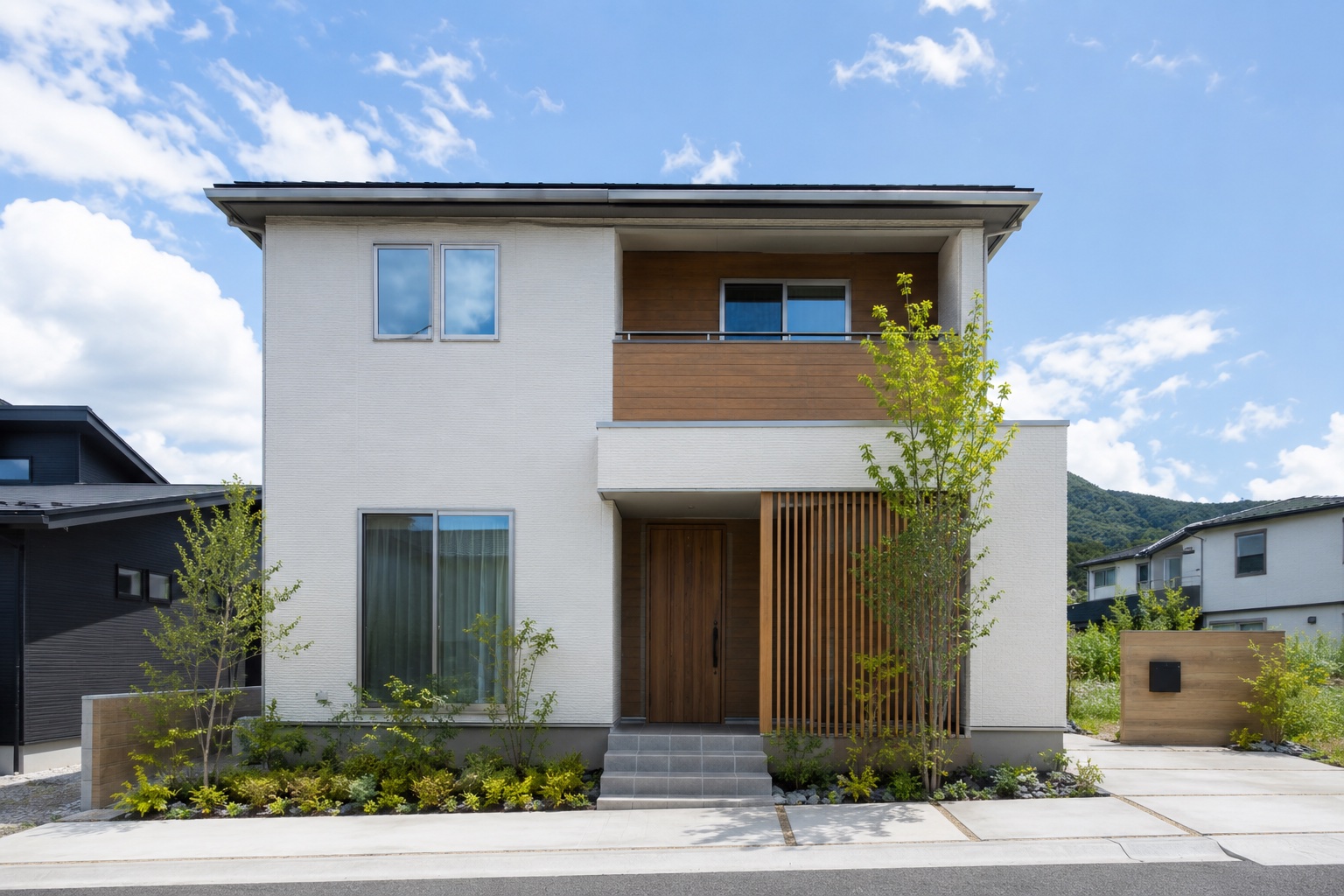 端正なラインの2階建て住宅の外観